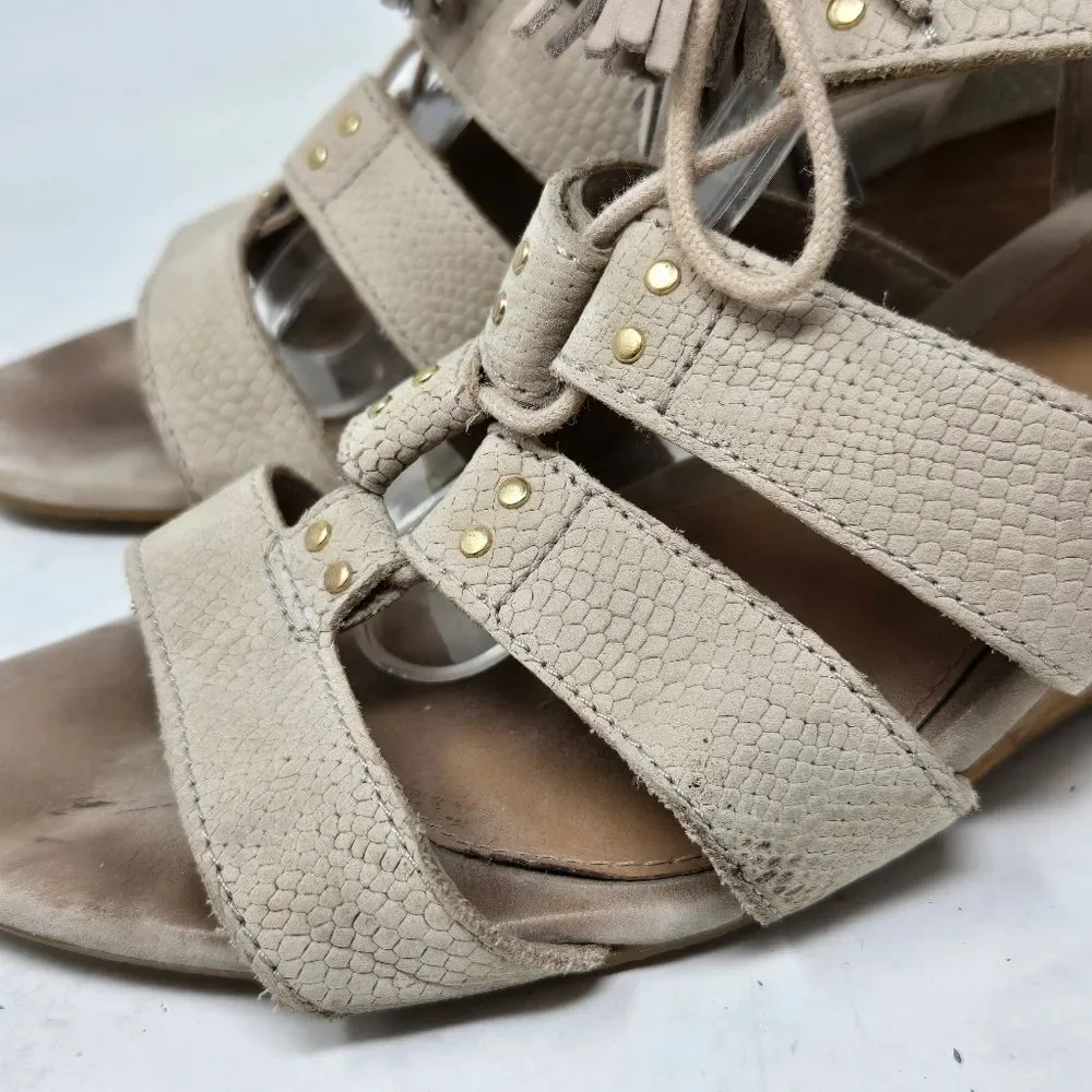 UGG Women's Yasmin Snake Gladiator Wedge Sandal Horchata Leather Size 7.5‎ B
